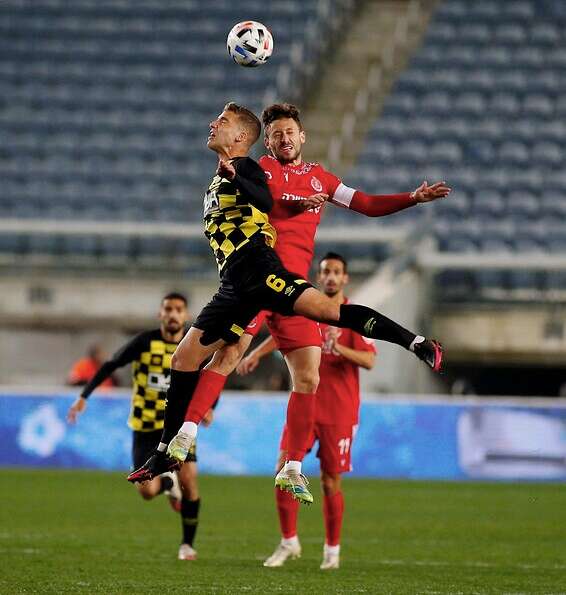 אלטמן וזרגרי במאבק אווירי, הערב // צילום: אלן שיבר